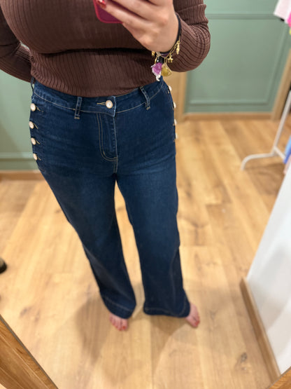 Jean taille haute à boutons latéraux