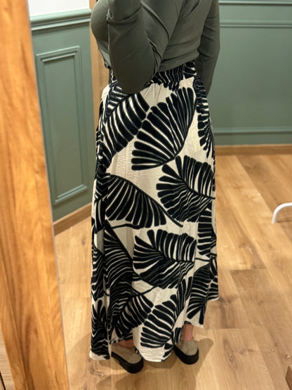 Jupe midi imprimé feuillage noir et blanc
