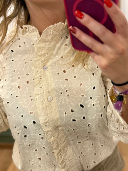 Chemisier crème brodé ajouré