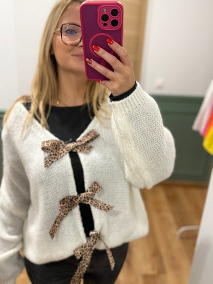 Pull doux à noeuds fantaisie